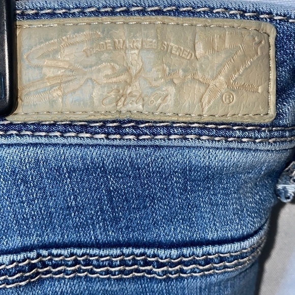 Seven7 Luxe Jean Capris - Picture 6 of 9